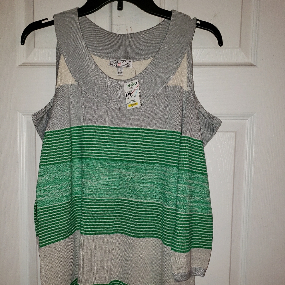 Cold shoulder type top. Size LARGE.